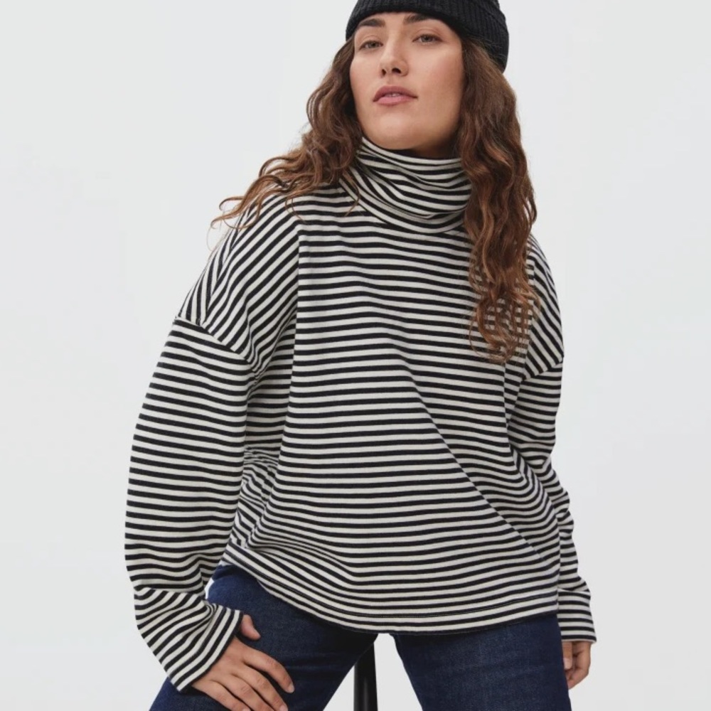 **NWOT** Everlane The Turtleneck Sweatshirt
